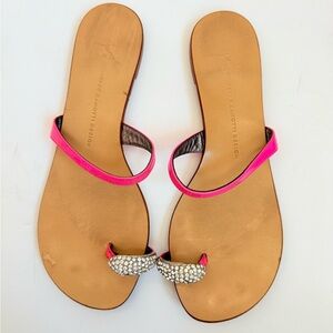 Giuseppe Zannoti Neon Pink Patent Leather rhinestone toe ring flat sandals EU 37